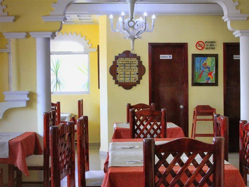 Hotel Baez Carrizal ビジャエルモッサ エクステリア 写真