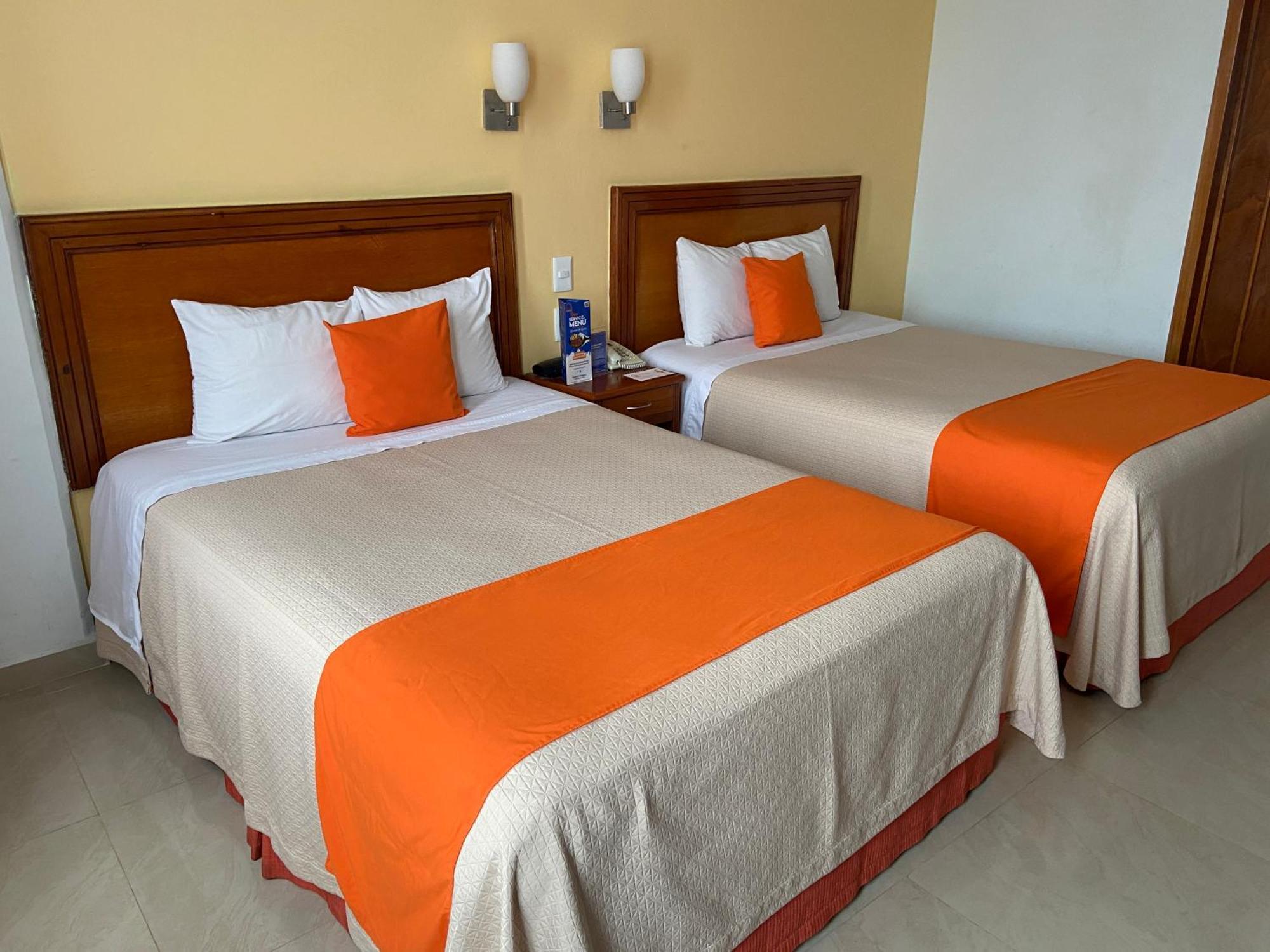 Hotel Baez Carrizal ビジャエルモッサ エクステリア 写真